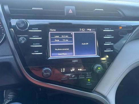 Used 2020 Toyota Camry SE FWD image 12