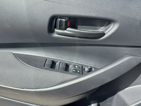 Used 2025 Toyota Corolla LE FWD image 24