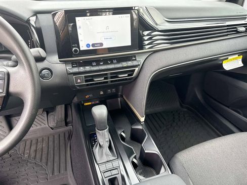 Used 2025 Toyota Camry LE w/ Convenience Package image 18