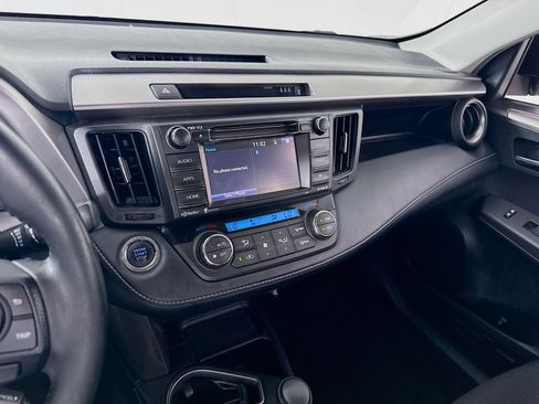 Used 2018 Toyota RAV4 XLE AWD/4WD image 16
