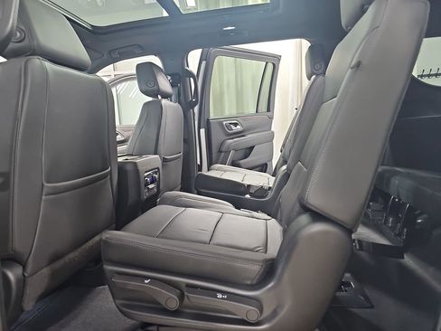 Used 2023 Chevrolet Suburban LT w/ LT Signature Plus Package AWD/4WD image 21