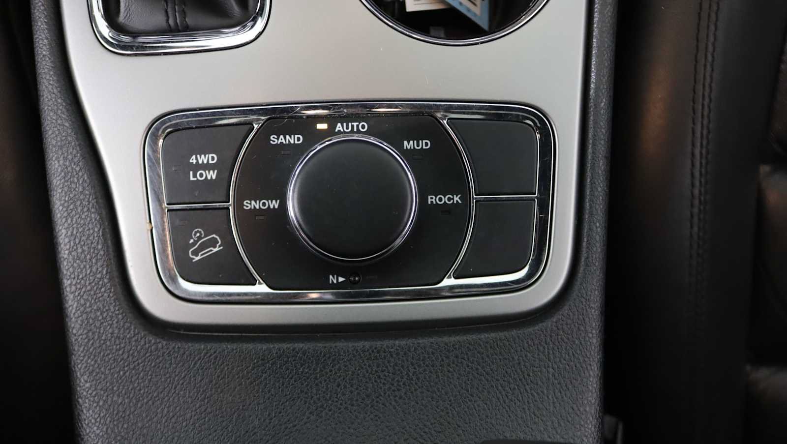 Used 2018 Jeep Grand Cherokee Limited AWD/4WD image 27
