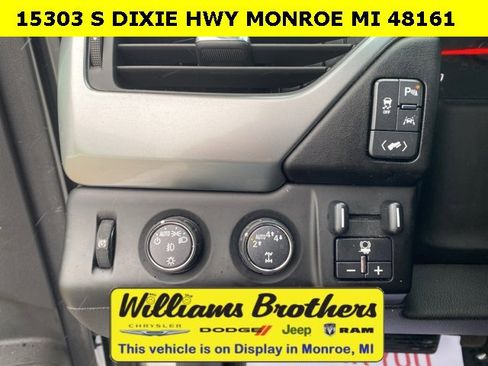 Used 2017 Chevrolet Suburban LT image 15