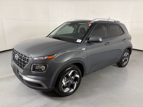 Used 2025 Hyundai Venue SEL FWD image 4