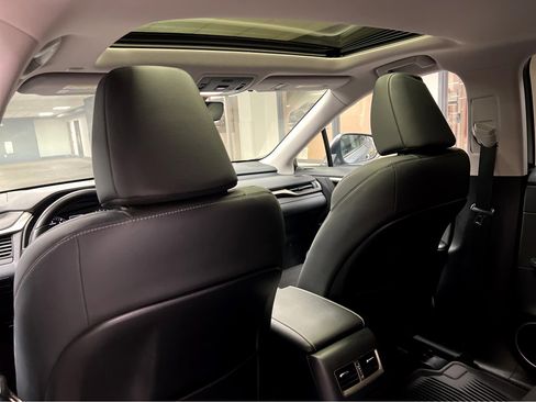 Certified 2022 Lexus RX 350L Premium w/ Premium Package image 19