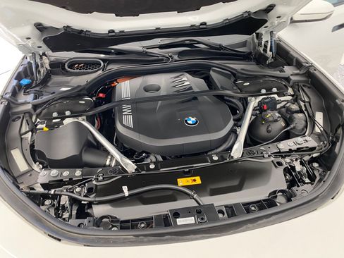 Certified 2024 BMW 750e xDrive image 32