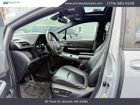 Used 2022 Toyota Sienna XLE Woodland Edition AWD/4WD image 10