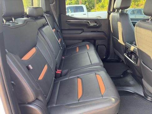 Used 2022 GMC Sierra 1500 AT4 w/ AT4 Premium Package AWD/4WD image 11