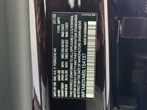 Certified 2025 Porsche Macan 4S Electric AWD/4WD image 36