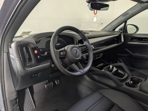 New 2026 Porsche Cayenne Turbo AWD/4WD image 4