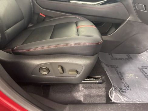 Used 2025 Chevrolet Traverse RS image 19