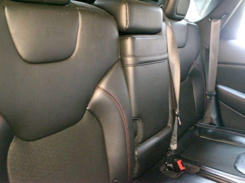 Used 2019 Jeep Cherokee Trailhawk w/ Comfort & Convenience Group AWD/4WD image 14