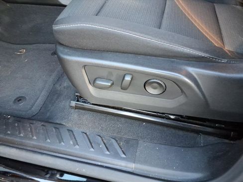 Used 2024 Chevrolet Colorado LT w/ LT Convenience Package II image 8