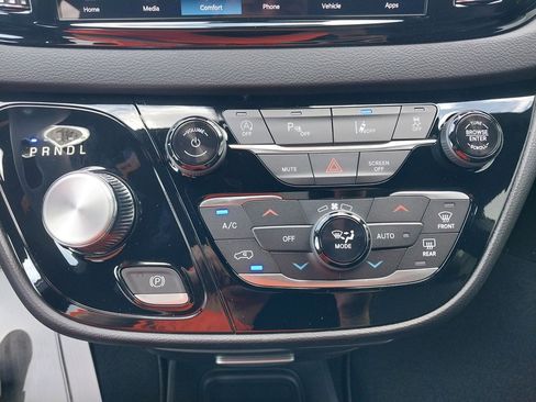 New 2026 Chrysler Voyager LX image 15