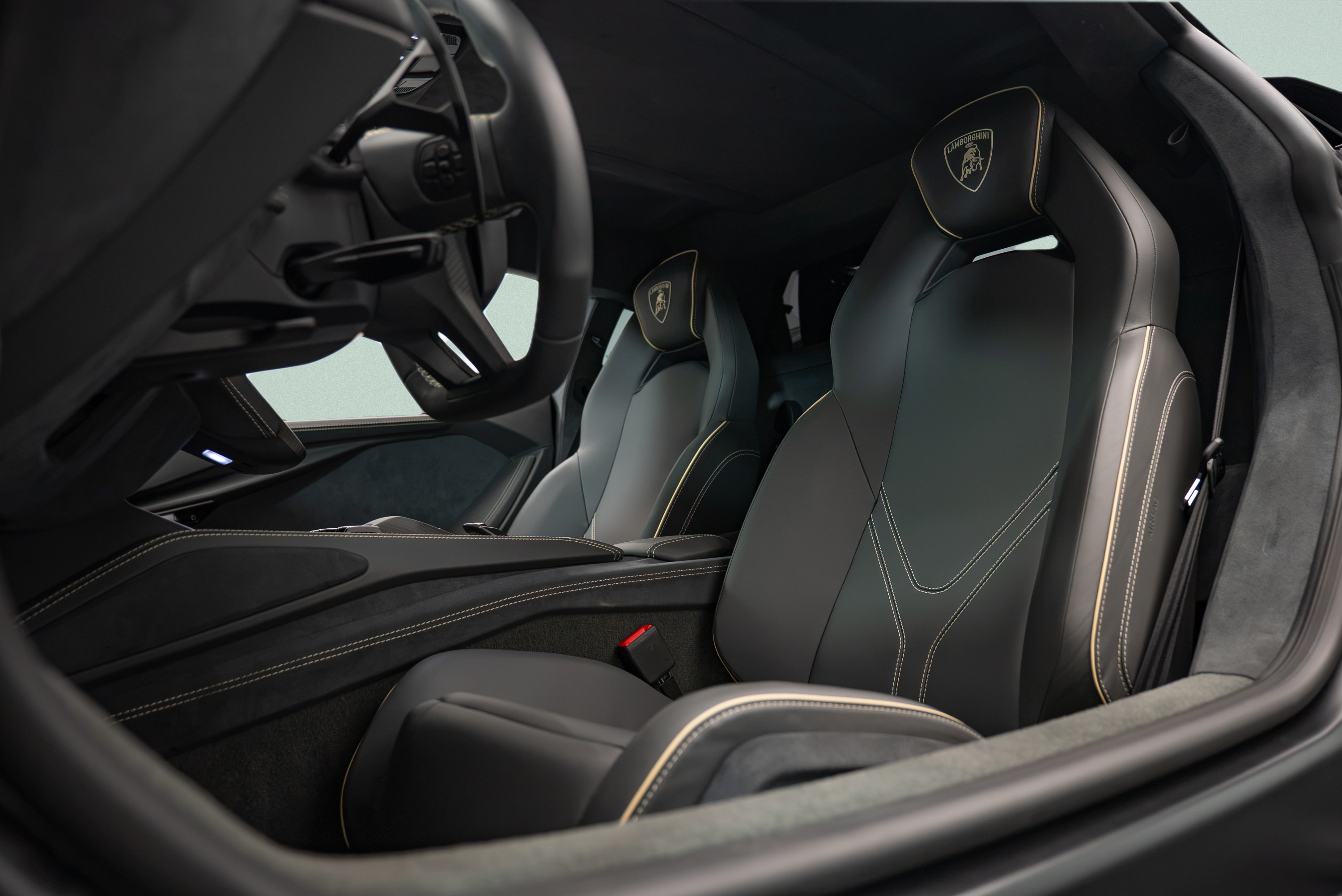 Used 2026 Lamborghini Revuelto AWD/4WD image 9