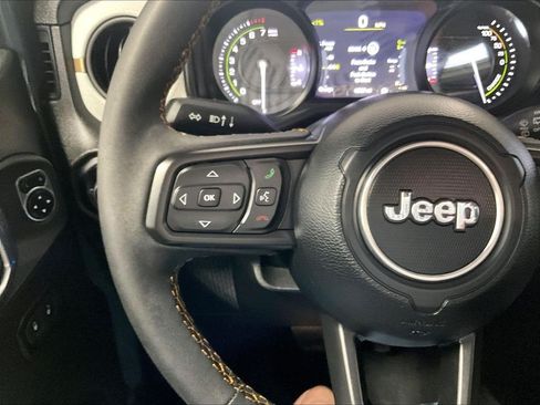 Used 2024 Jeep Wrangler Unlimited w/ Convenience Group AWD/4WD image 22