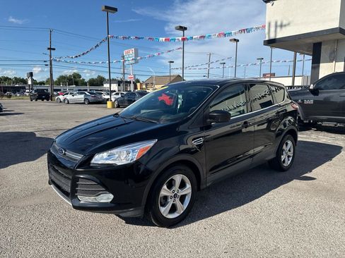 Used 2015 Ford Escape SE FWD image 2