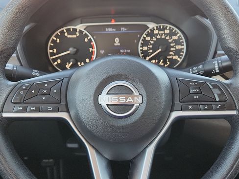 Used 2024 Nissan Altima 2.5 SV image 19