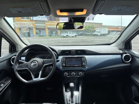 Used 2025 Nissan Versa SV FWD image 11