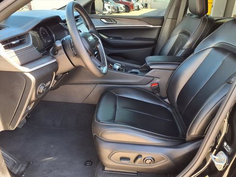 Used 2024 Jeep Grand Cherokee Limited w/ Black Appearance Package image 19