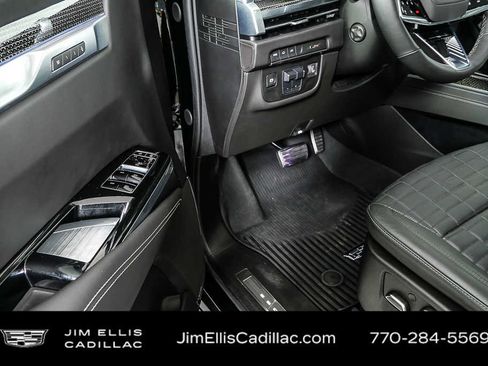 Used 2025 Cadillac Escalade V w/ LPO, ONYX Package image 8