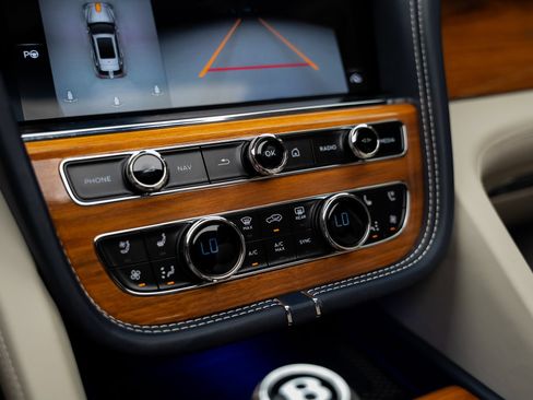 Used 2024 Bentley Bentayga AWD/4WD image 51