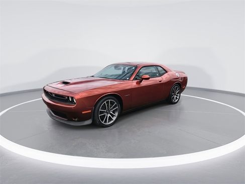 Used 2020 Dodge Challenger R/T w/ Plus Package image 4