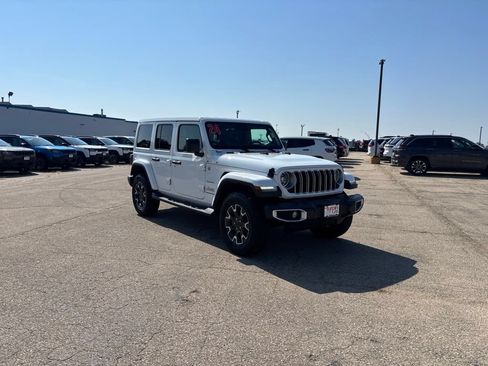 Used 2024 Jeep Wrangler Unlimited Sahara w/ Technology Group AWD/4WD image 7