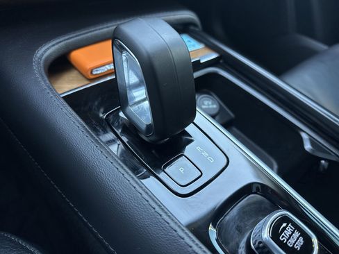 Used 2023 Volvo XC90 B6 Plus image 16