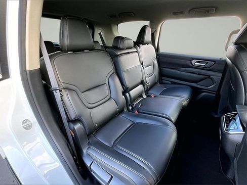 New 2026 Nissan Armada SV image 9