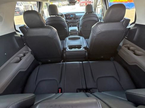 Used 2025 Kia Carnival FWD image 15