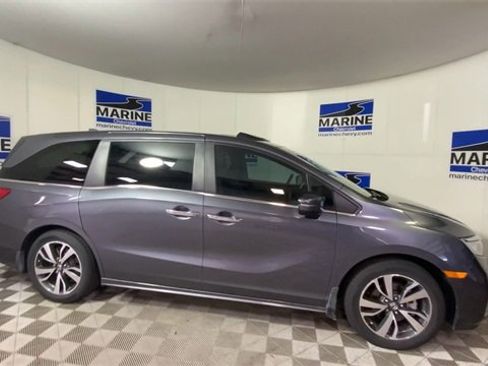 Used 2024 Honda Odyssey Touring image 3