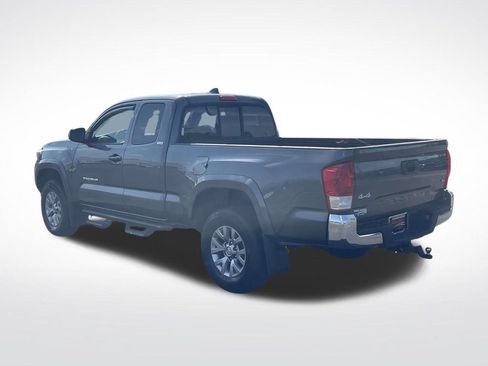 Used 2017 Toyota Tacoma SR5 w/ Tow Package AWD/4WD image 4