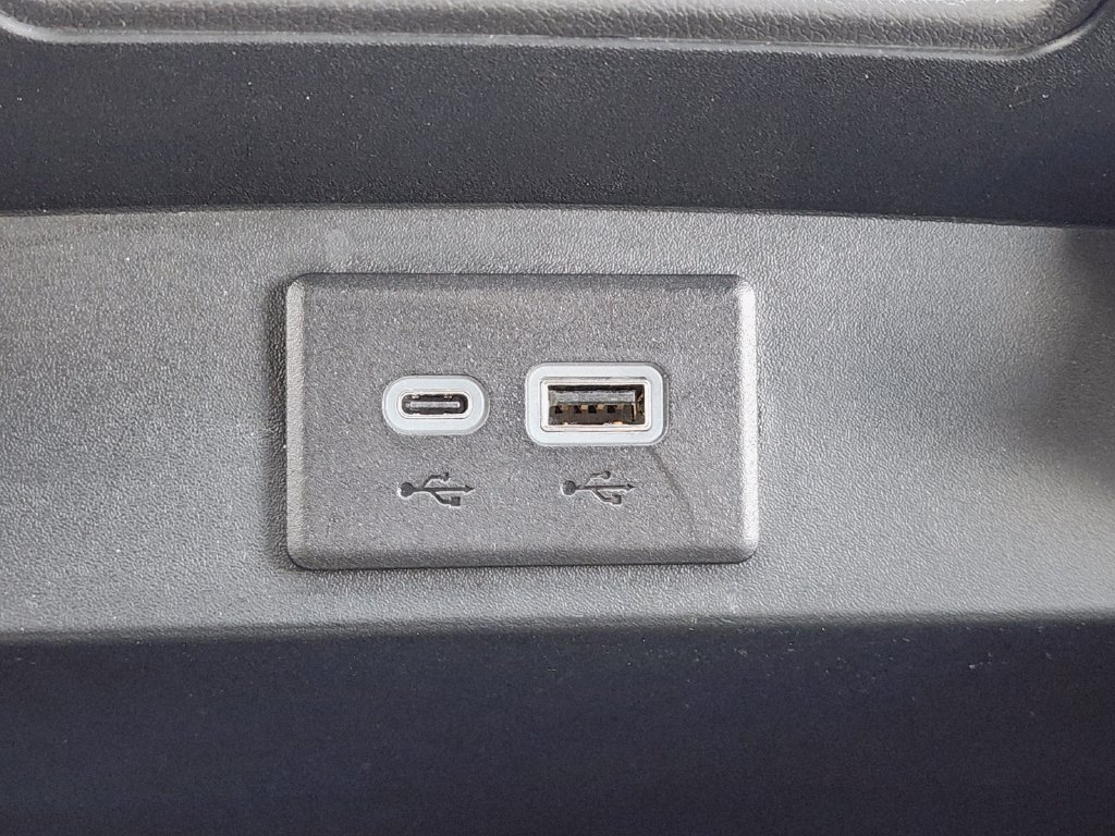 Used 2025 Chevrolet Suburban LT RWD image 35