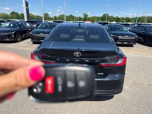 Used 2025 Toyota Camry XLE w/ Premium Plus Package AWD/4WD image 7