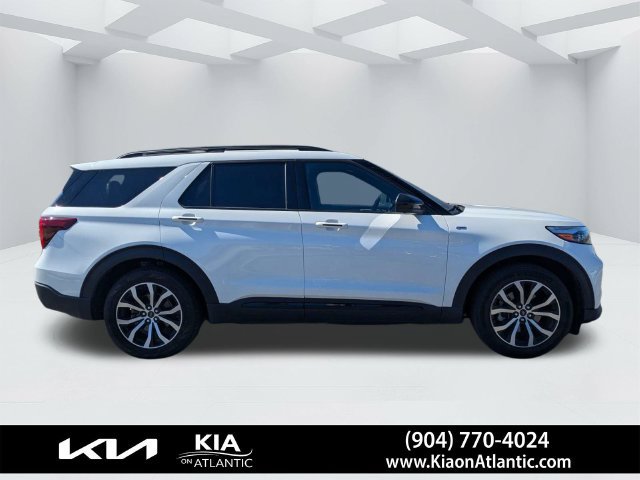 Used 2022 Ford Explorer ST-Line w/ Class IV Trailer Tow Package RWD image 2