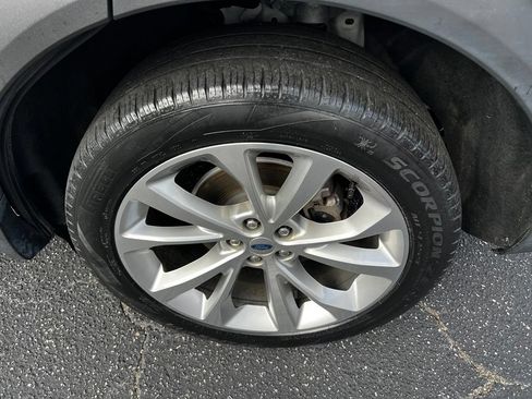Used 2022 Ford Explorer Platinum w/ Equipment Group 601A AWD/4WD image 54