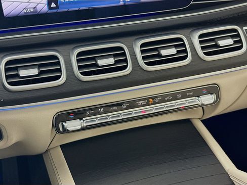 Used 2025 Mercedes-Benz GLS 450 4MATIC image 17