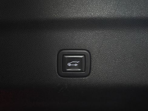 Used 2024 Cadillac Escalade Premium Luxury w/ Performance Package image 11