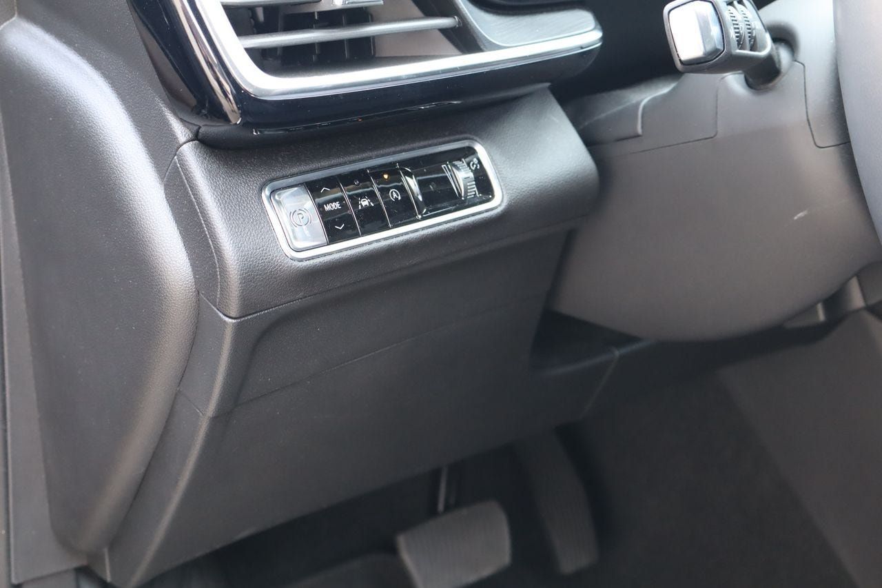 Used 2024 Buick Envision Preferred AWD/4WD image 23