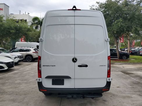 Used 2025 Mercedes-Benz Sprinter 2500 image 5