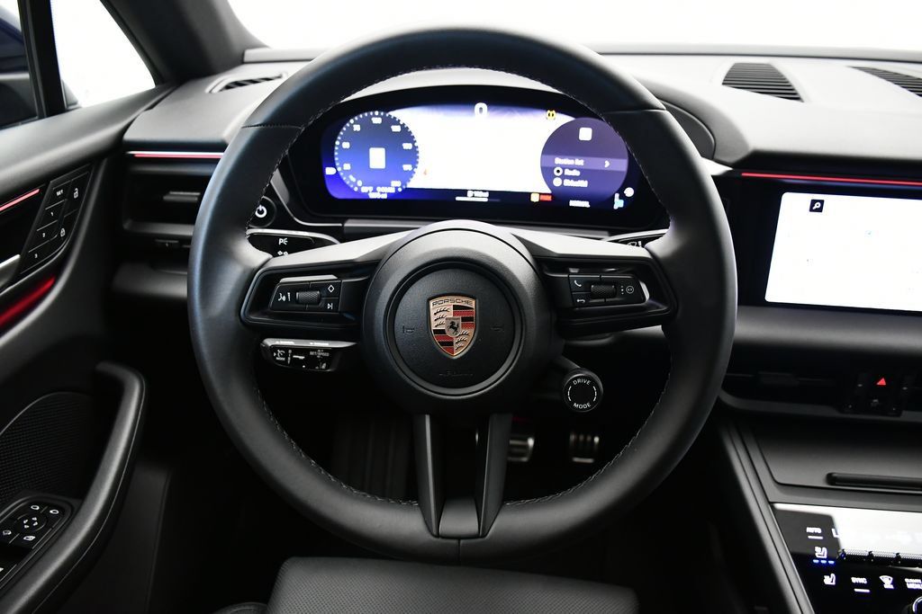 Certified 2025 Porsche Macan 4S Electric AWD/4WD image 26