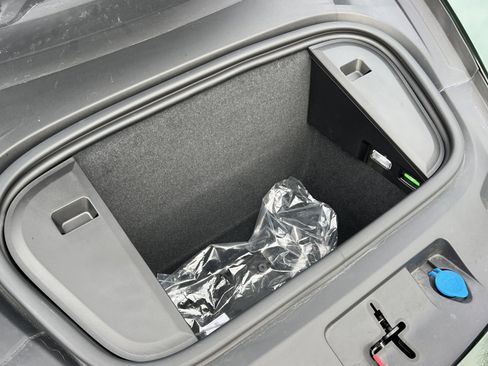 Certified 2025 Porsche Taycan image 34