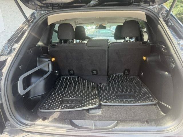 Used 2016 Jeep Cherokee Latitude w/ Cold Weather Group AWD/4WD image 13