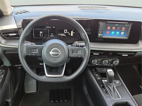 Used 2025 Nissan Kicks S image 10