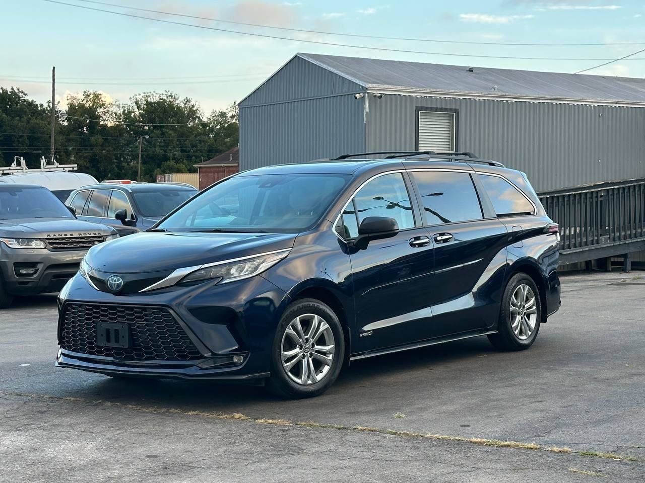 Used 2021 Toyota Sienna XSE w/ XSE Plus Package AWD/4WD image 1