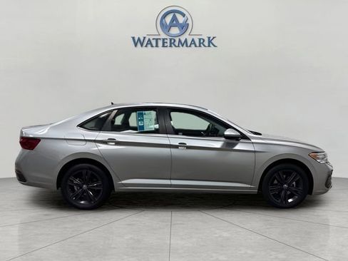 Used 2022 Volkswagen Jetta SE image 6