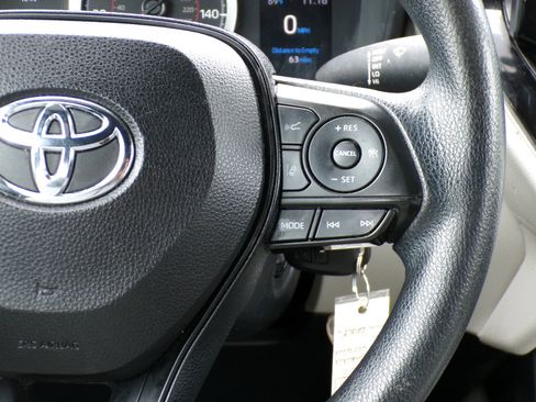 Used 2022 Toyota Corolla Cross L image 16