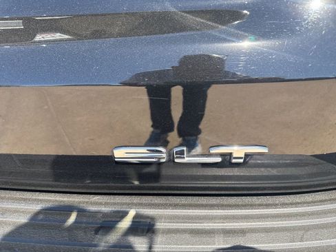 Used 2023 GMC Yukon SLT image 5