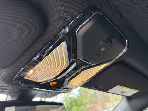 Used 2022 BMW 740i w/ M Sport Package image 23